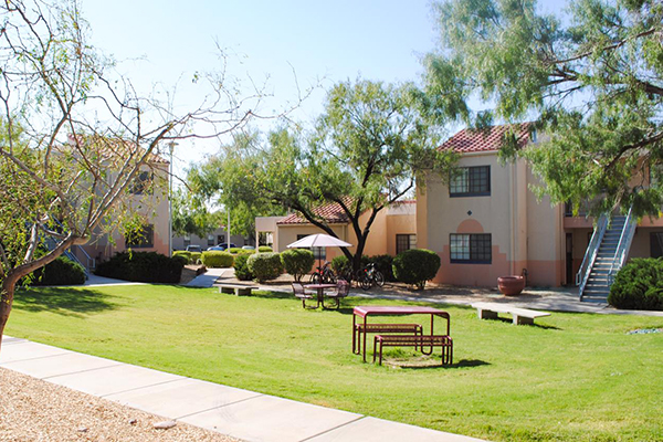 Courtyard of Vista Del Monte with grass and picnic tables